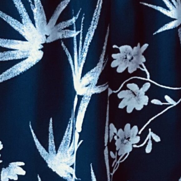 Abifel (European) Short (just above the knee) Skirt L/L+ in rich Navy/White - Picture 7 of 11